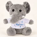 Ejemplo personalizado: Elefante de peluche personalizado con nombre · 17 cm. Montaje orientativo; personalizable con tu foto, nombre o diseño.