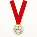 Ejemplo personalizado: Medalla deportiva personalizada con cinta. Montaje orientativo; personalizable con tu foto, nombre o diseño.