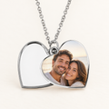 Ejemplo personalizado: Collar personalizado con foto · corazón o redondo. Montaje orientativo; personalizable con tu foto, nombre o diseño.