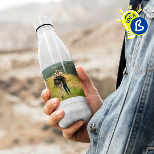 Ejemplo personalizado: Botella de acero inoxidable personalizada · 700 ml. Diseño orientativo; personalización a tu gusto.
