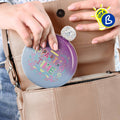 Ejemplo personalizado: Petaca redonda personalizada con glitter · 150 ml. Diseño orientativo; personalización a tu gusto.